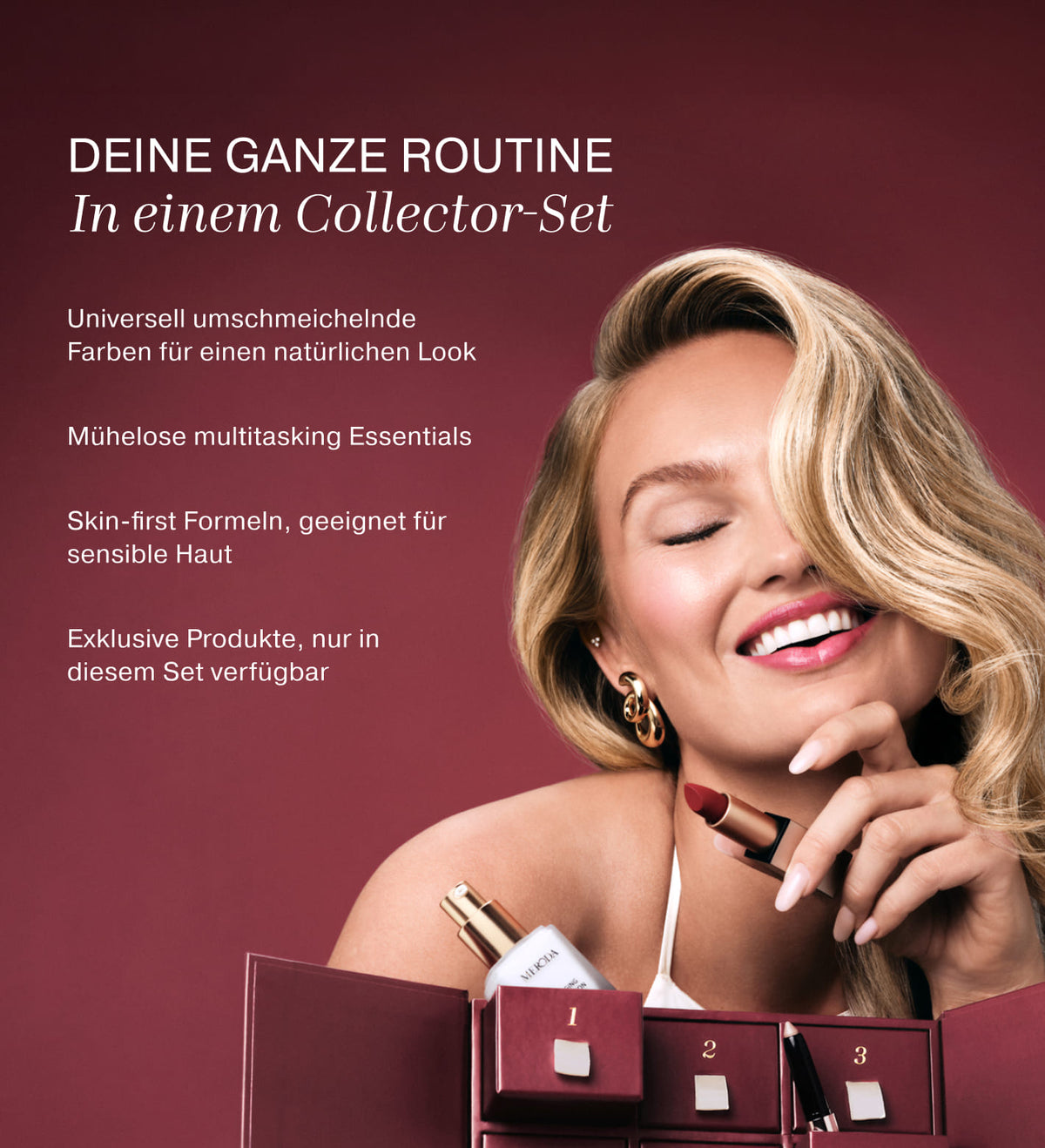 Lächelndes blondes Model hält einen Lippenstift neben einem geöffneten Adventskalender mit Beauty-Produkten und deutschem Text.