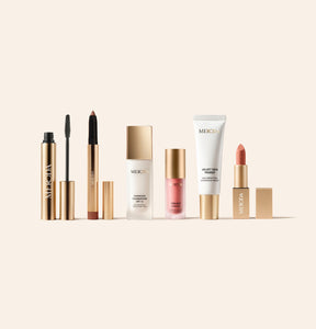 Endless Summer Bundle mit Changing Foundation SPF 15, Gilded Lashes Mascara, Velvet Dream Lipstick, Vibrant Cheeks Blush, Eye Perfecting Shimmer Stick und Velvet Skin Primer auf hellem Hintergrund