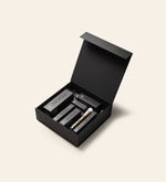 Meroda Cosmetics Geschenkbox in mattem Schwarz mit elegantem Magnetverschluss, Produktproben und einem Make-up-Pinsel
