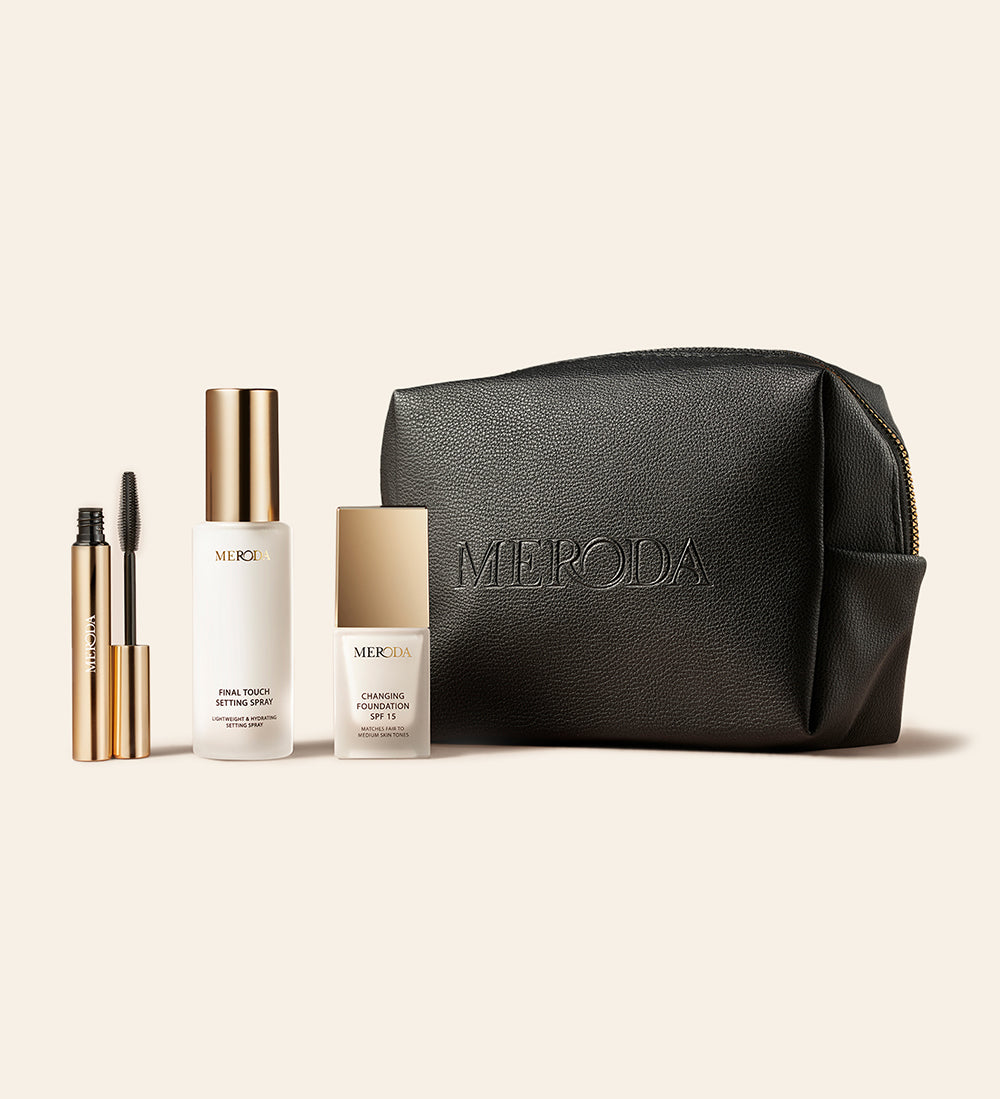 Travel Kit mit Mini Changing Foundation, Final Touch Setting Spray, Gilded Lashes Mascara und einer schwarzen Reisetasche