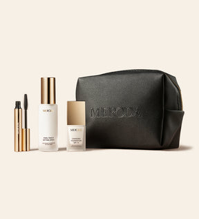 Travel Kit mit Mini Changing Foundation, Final Touch Setting Spray, Gilded Lashes Mascara und einer schwarzen Reisetasche