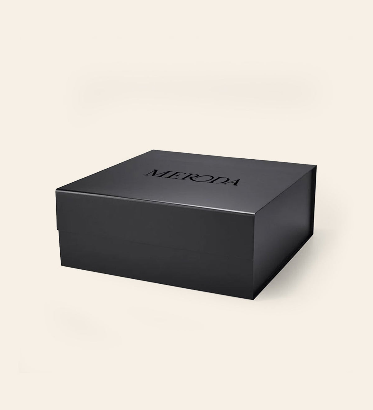 Mattschwarze Meroda Geschenkbox mit schwarzem Logo, ideal für elegante Make-up-Präsentationen und Geschenke.