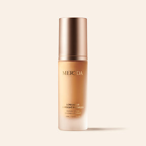 Meroda Universal Foundation Flasche, die Vorteile wie langanhaltende Formel, mittlere bis volle aufbaubare Deckkraft und ein natürliches mattes Finish hervorhebt