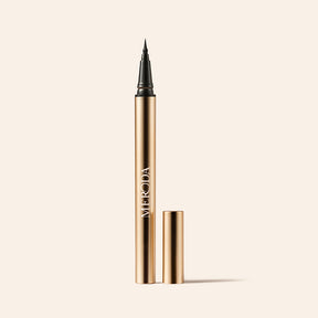 It's All About The Wing Liquid Waterproof Eyeliner goldener Metallic-Stift mit feiner Präzisionsspitze.