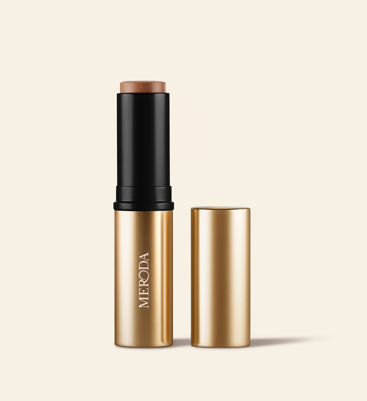 Soft Tan Bronzer in Medium, ein cremiger Bronzer-Stick in edler goldener Metallic-Verpackung.